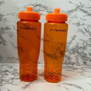 NWOB Mac Cosmetic plastic water bottle set
Never used
No box